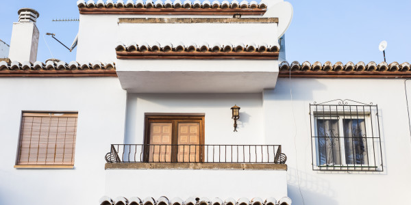 Pintar Fachadas de Casas Unifamiliares / Chalets en Zaragoza · Pinturas Especiales Anticorrosivas y de Alta Resistencia