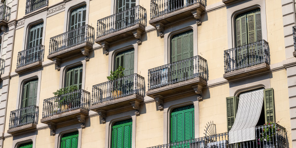 Pintar Fachadas y Patios de Luces de Comunidades Vecinos / Propietarios en Zaragoza · Reparación y Preparación de Superficies