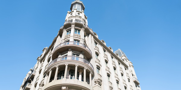 Pintar Fachadas de Empresas / Negocios / Locales Comerciales en Zaragoza · Restauración de Fachadas Antiguas