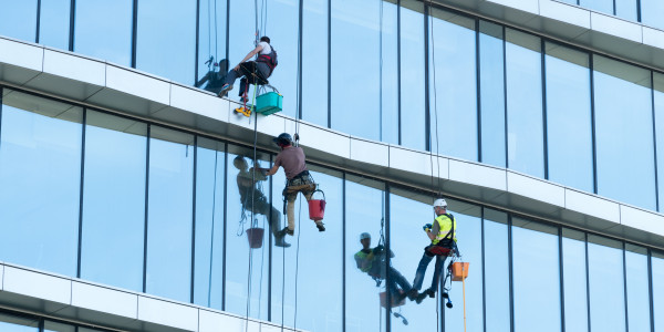 Trabajos Verticales en Fachadas de Edificios / Viviendas en Zaragoza · Pintado Económico y Rápido de Fachadas