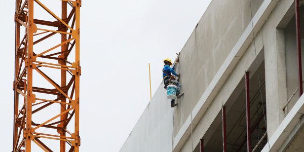 Trabajos Verticales en Fachadas de Edificios / Viviendas en Zaragoza · Pintar Edificios de Construcción de Obra Nueva